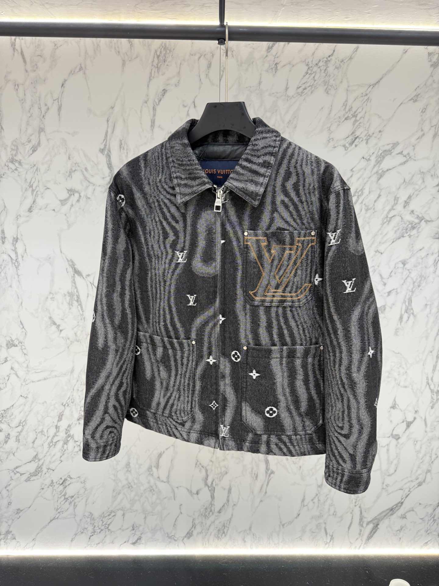 ルイ・ヴィトン「Louis Vuitton」秋冬コレクション ダウンジャケット