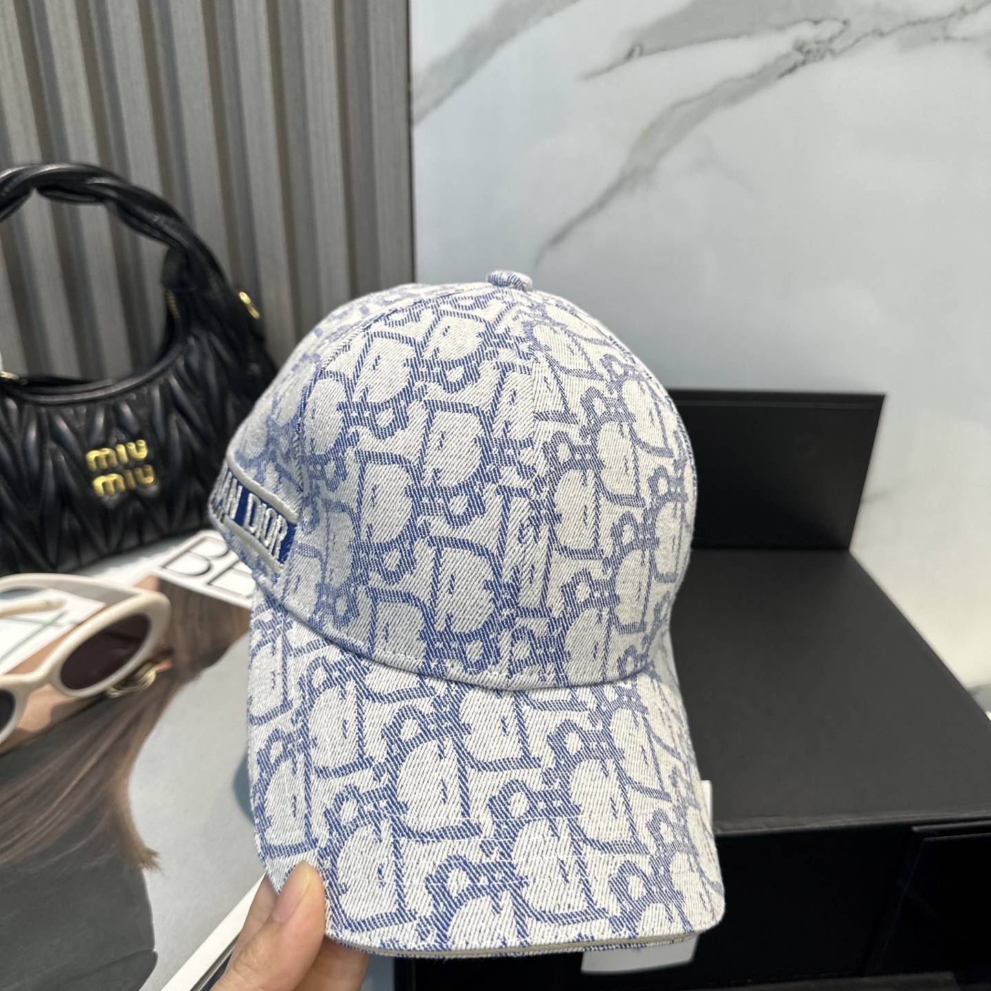 ディオール「Dior」CHRISTIAN DIOR PARIS エンブロイダリー ベースボールキャップ