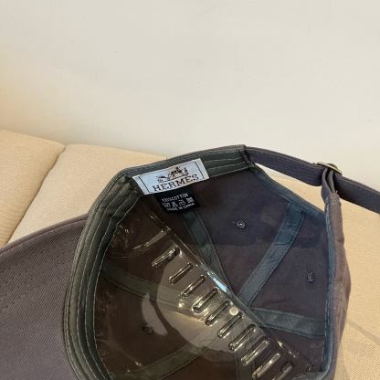 エルメス「Hermès」 2025 Classic ベースボールキャップ