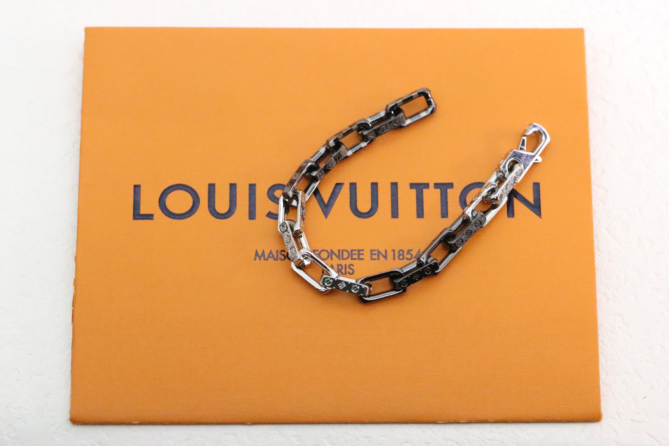ルイ・ヴィトン「Louis Vuitton」BLACK & SILVER QUENCHED BAMBOO ブレスレット
