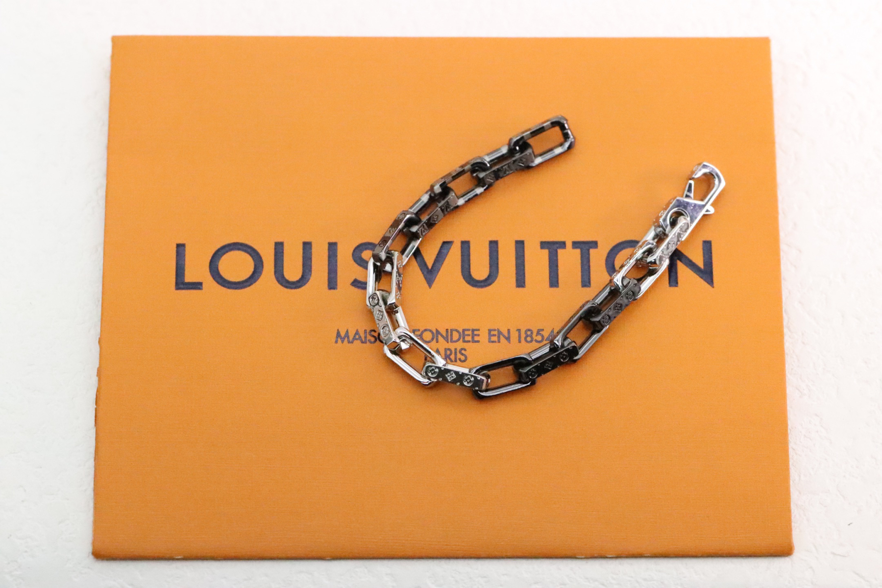 ルイ・ヴィトン「Louis Vuitton」BLACK & SILVER QUENCHED BAMBOO ブレスレット
