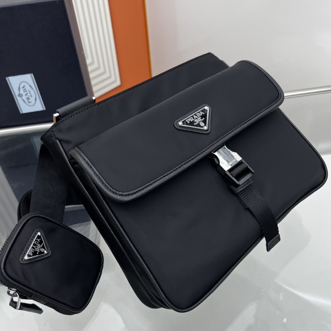 プラダ「Prada」 モダンニロン メッセンジャーバッグ
