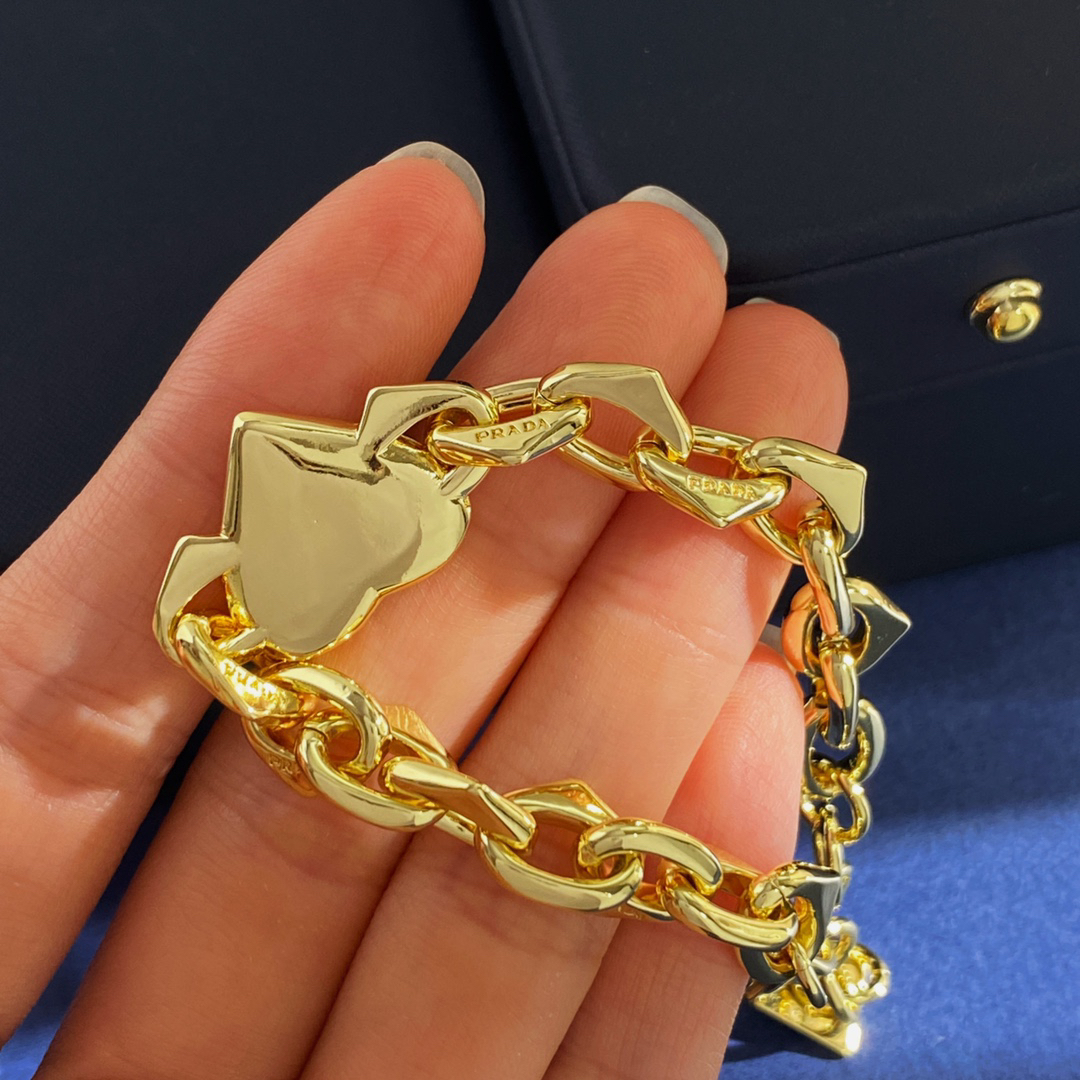 プラダ「Prada」プラダ トライアングルロゴ チェーンブレスレット ユニセックスアクセサリー