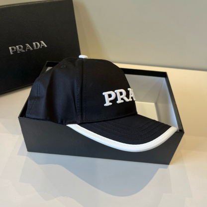 プラダ「Prada」Re-Nylon クラシック ベースボールキャップ