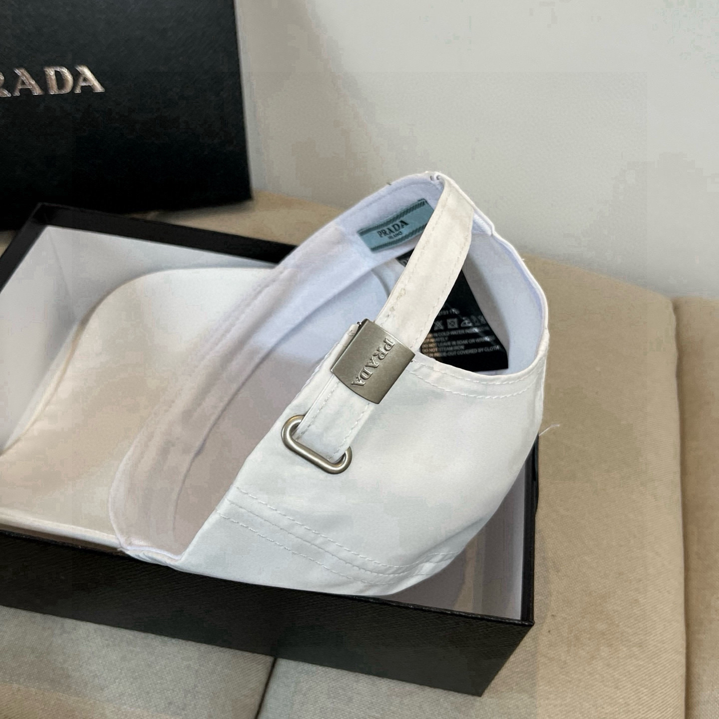 プラダ「Prada」Re-Nylon クラシック ベースボールキャップ