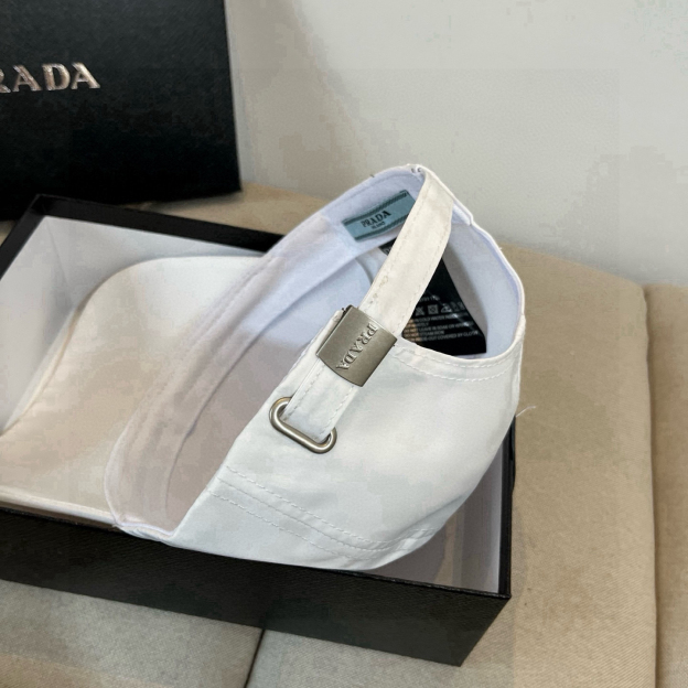 プラダ「Prada」Re-Nylon クラシック ベースボールキャップ