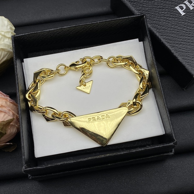 プラダ「Prada」プラダ トライアングルロゴ ヘビーチェーンブレスレット メンズアクセサリー