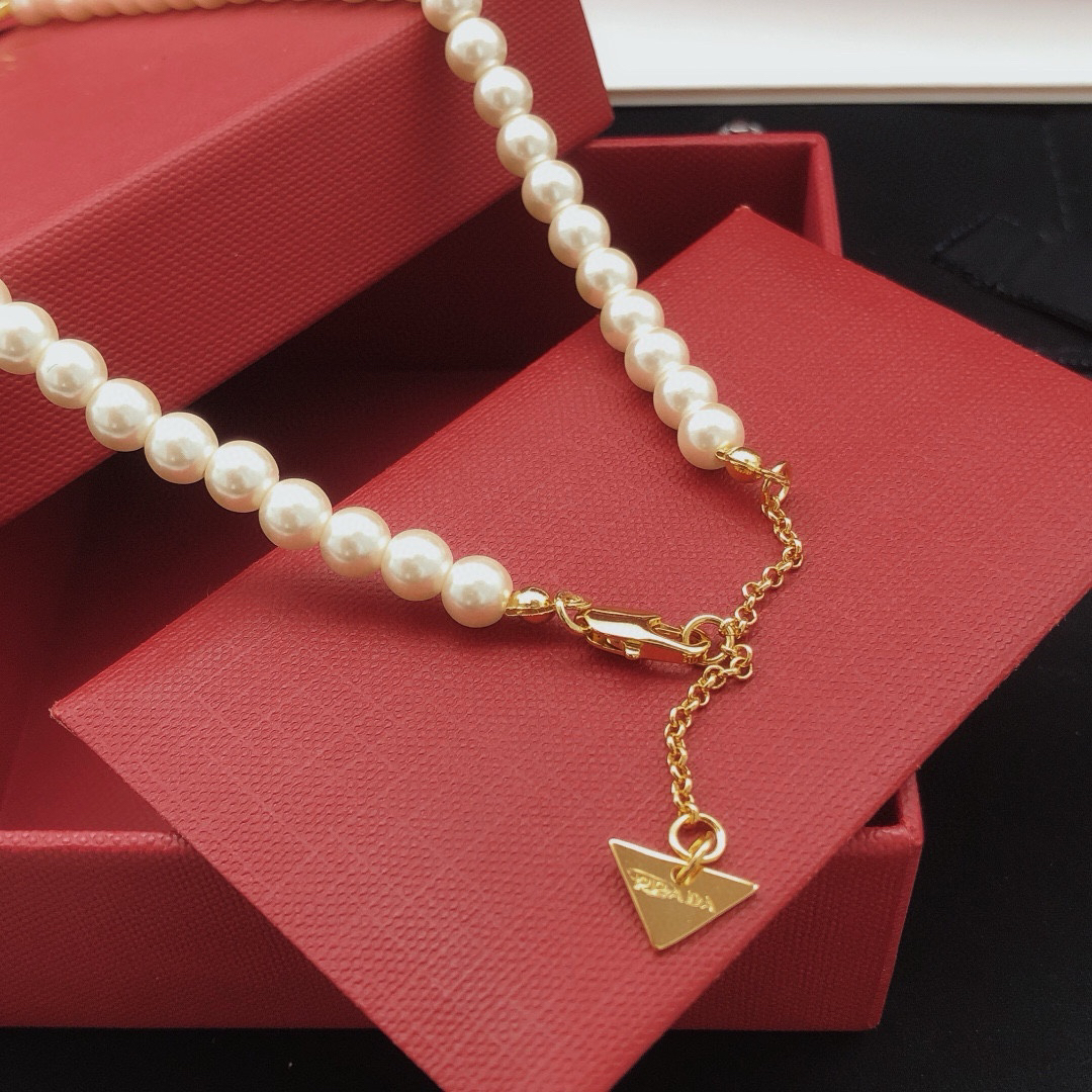プラダ「Prada」Eternal Gold パールネックレス