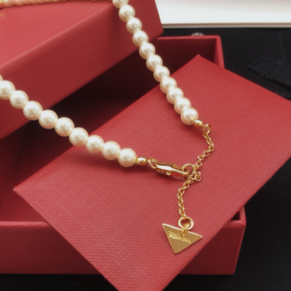 プラダ「Prada」Eternal Gold パールネックレス