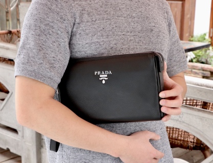 プラダ「Prada」フルレザー ロングウォレット