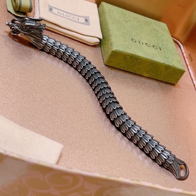 グッチ「Gucci」 ドラゴンヘッド ブレスレット