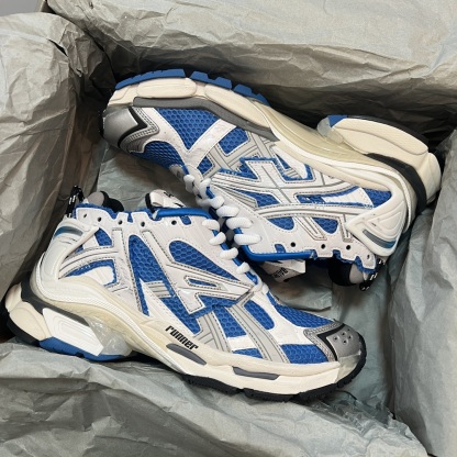 バレンシアガ「Balenciaga」Runner スニーカー