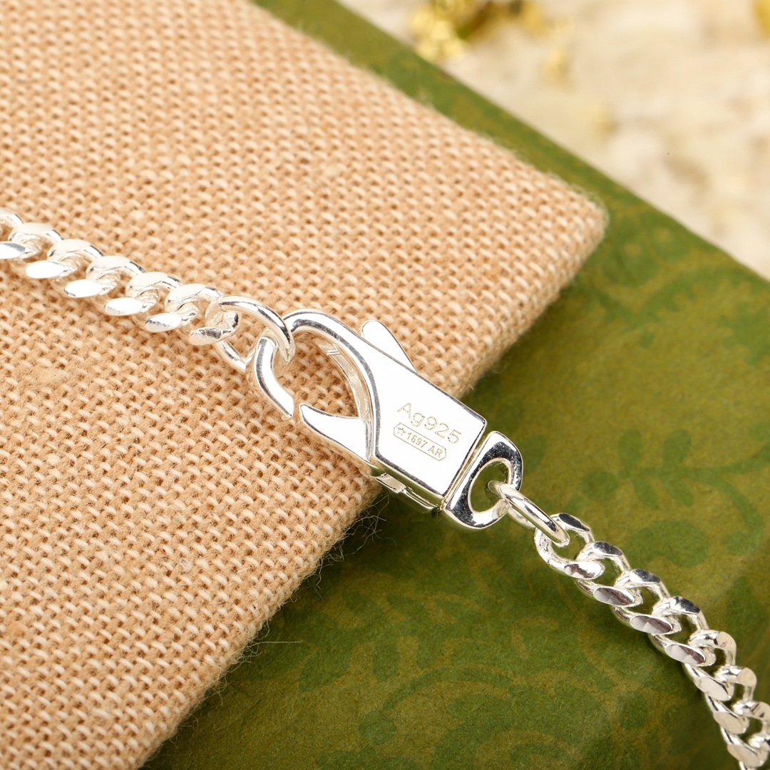 グッチ「Gucci」Anger Forest エナメルシリーズ 斜紋インターロッキング刻花ネックレス