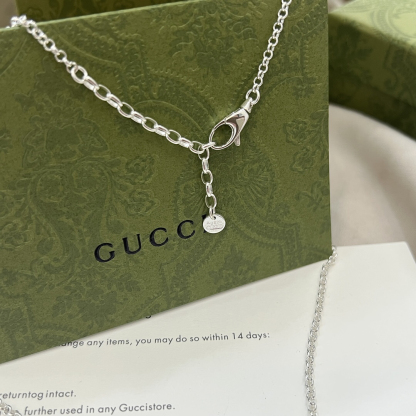 グッチ「Gucci」GHOST フルーツパイナップルペンダントネックレス