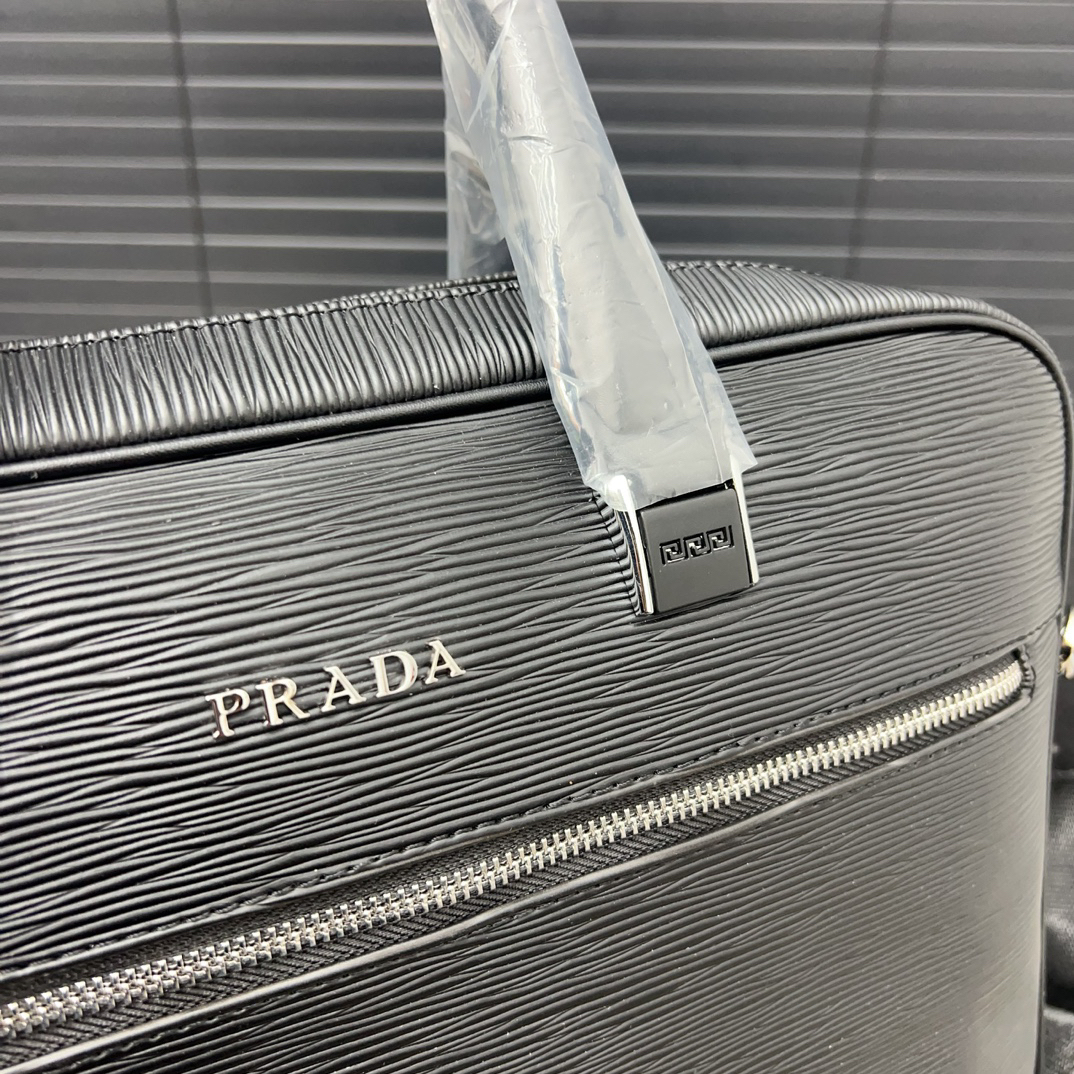 プラダ「Prada」ウォーターパターン レザー トートバッグ