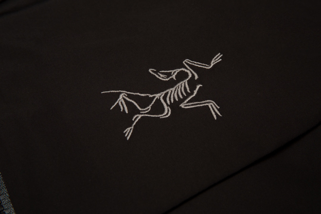 アークテリクス「ARC'TERYX」 ユニセックス フード付きスキーダウンパーカー