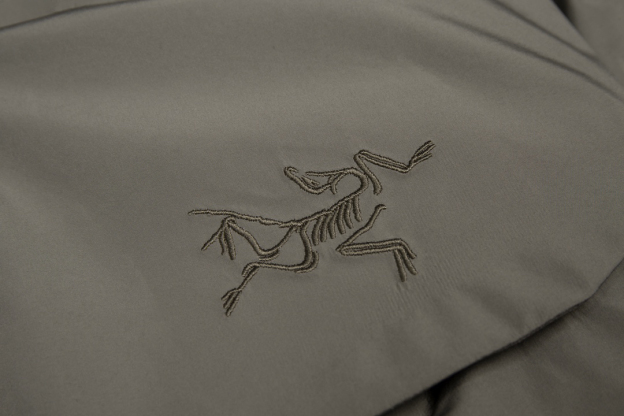 アークテリクス「ARC'TERYX」 ユニセックス フード付きスキーダウンパーカー