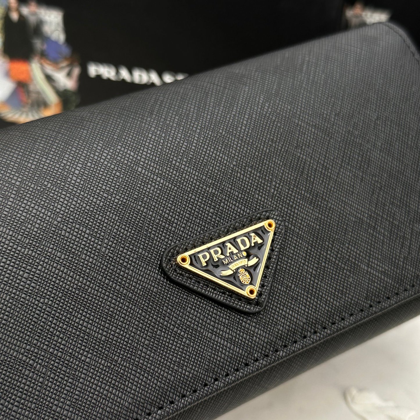 プラダ「Prada」サフィアーノ メタル クラシック ウォレット