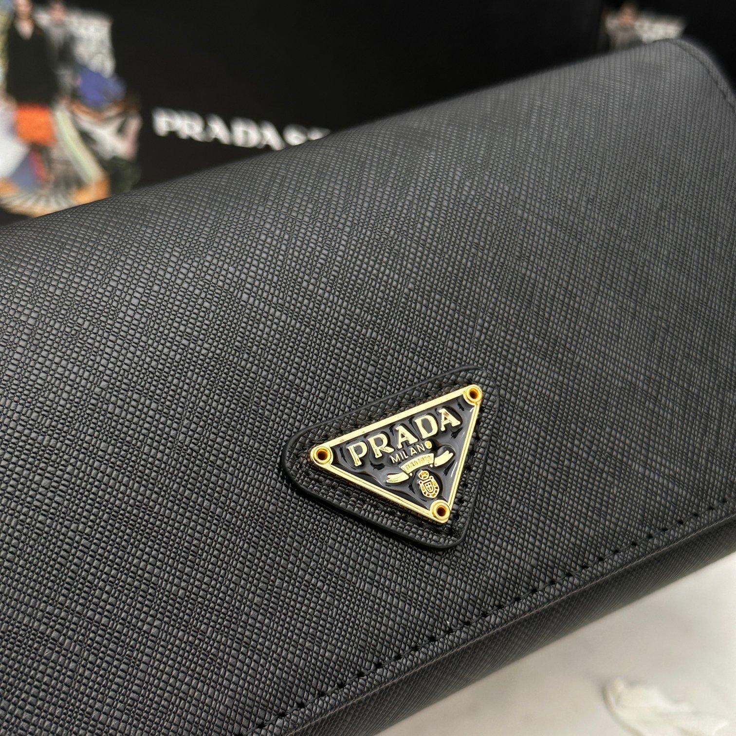 プラダ「Prada」サフィアーノ メタル クラシック ウォレット