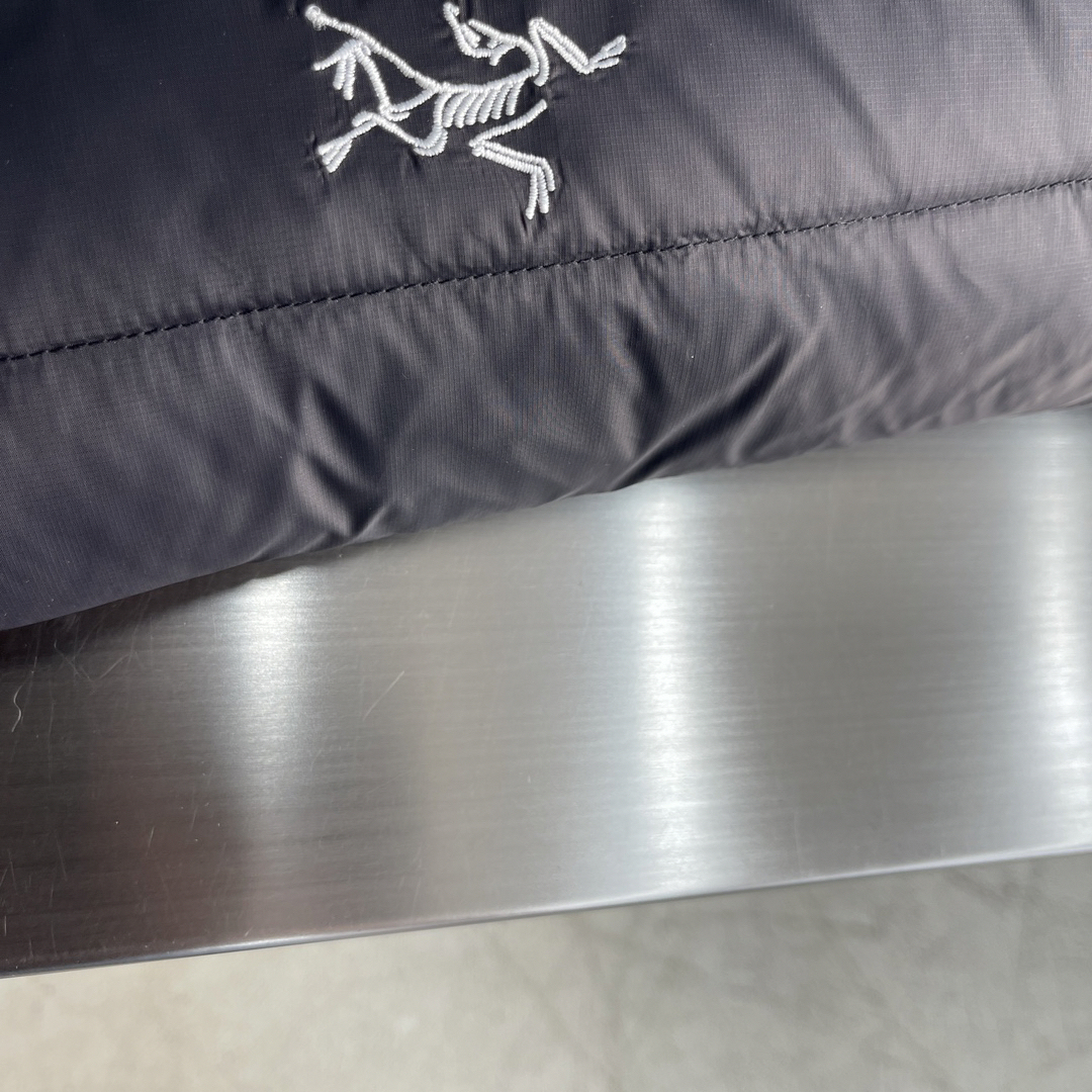 アークテリクス「ARC'TERYX」ホワイトグースダウン ジャケット