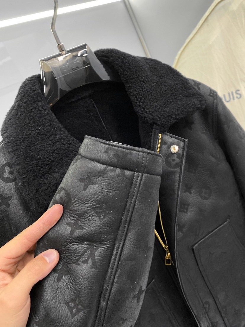 ルイ・ヴィトン「Louis Vuitton」 MONOGRAM エンボス加工 ジャケット アウタ