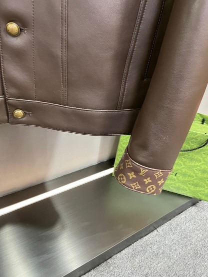 ルイ・ヴィトン「Louis Vuitton」羊の皮のコート