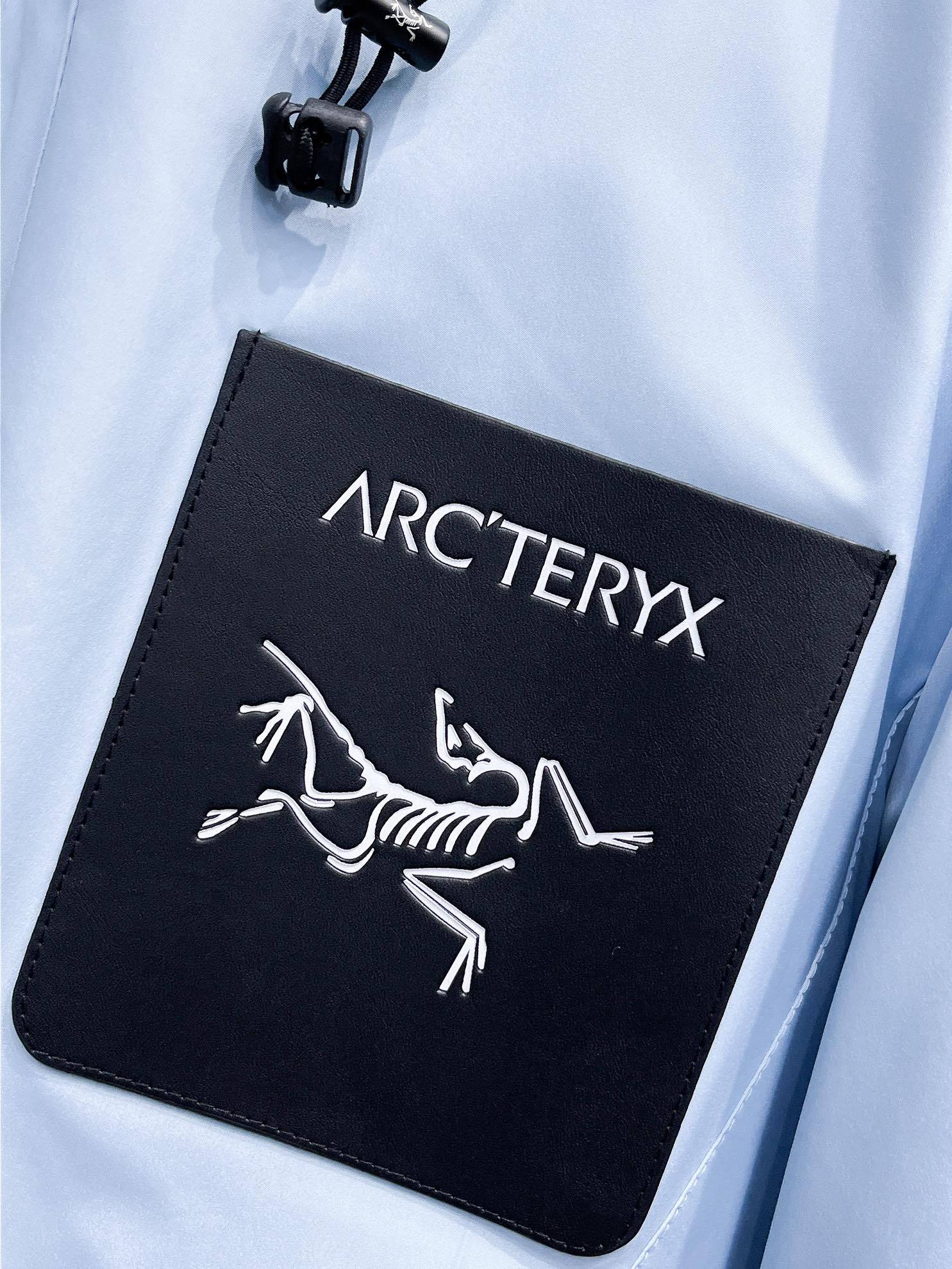 アークテリクス「ARC'TERYX」カラーブロック ダウンジャケット