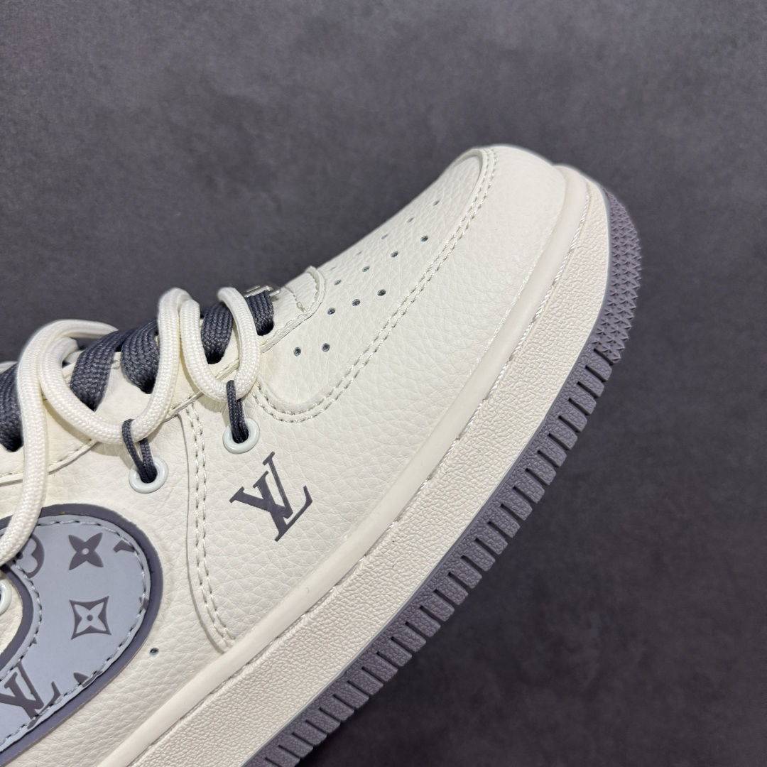 「コラボモデル」Louis Vuitton x Nike カスタムカラー スニーカー