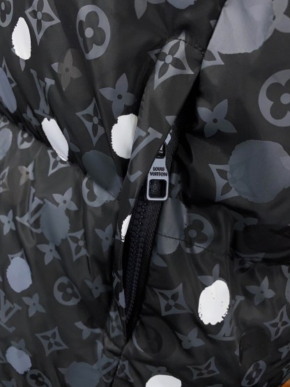 ルイ・ヴィトン「Louis Vuitton」MONOGRAM PILLOW ダウンジャケット