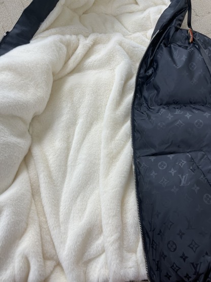 ルイ・ヴィトン「Louis Vuitton」MONOGRAM PILLOW ダウンジャケット