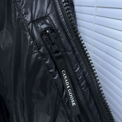 カナダグース「Canada Goose」Crofton パフダウンジャケット