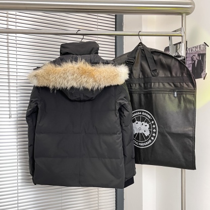 カナダグース「Canada Goose」ダウンジャケット