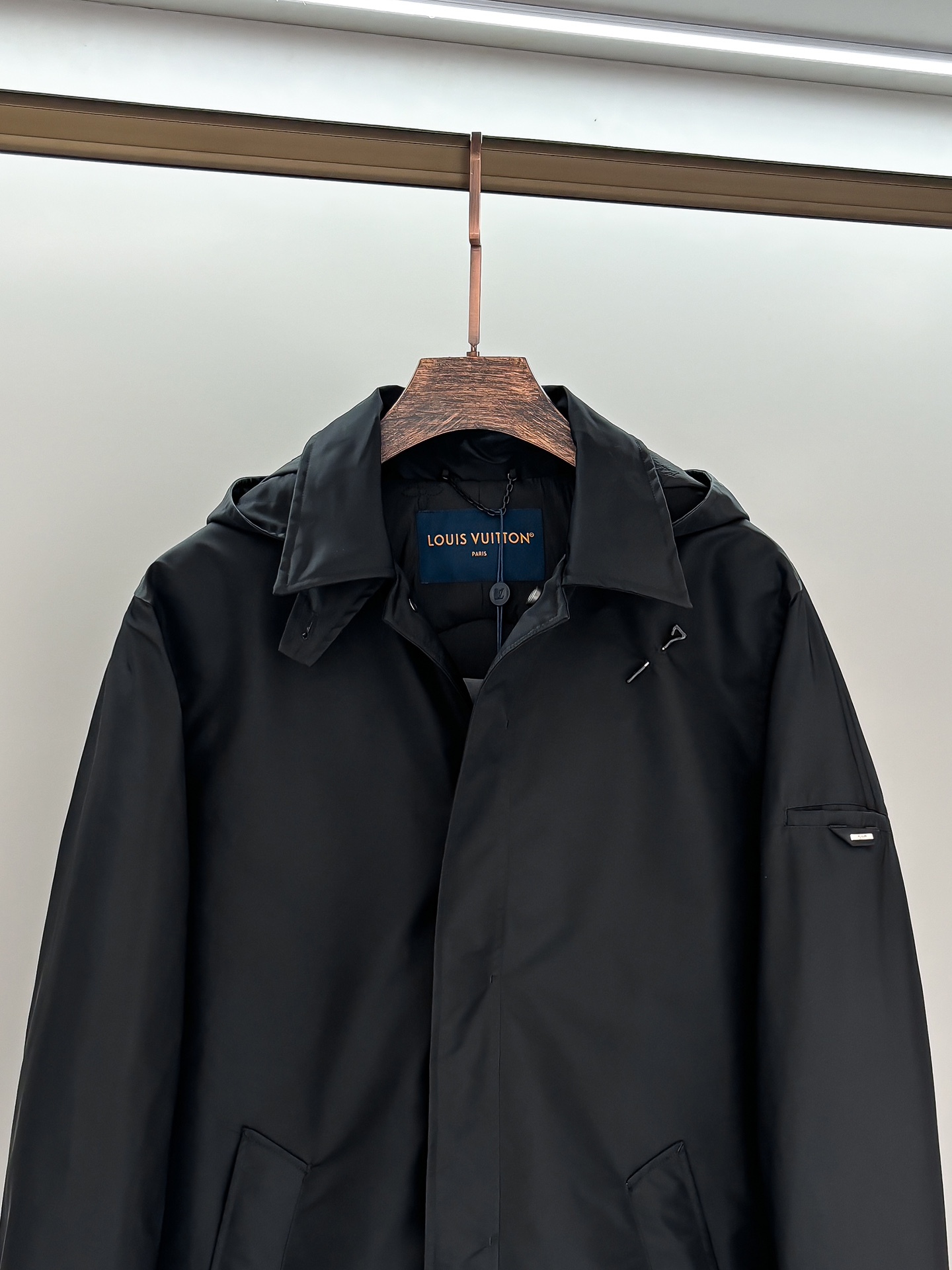 ルイ・ヴィトン「Louis Vuitton」24 FW秋冬新作ブラックナイロン素材取り外し可能な連帽ダウン