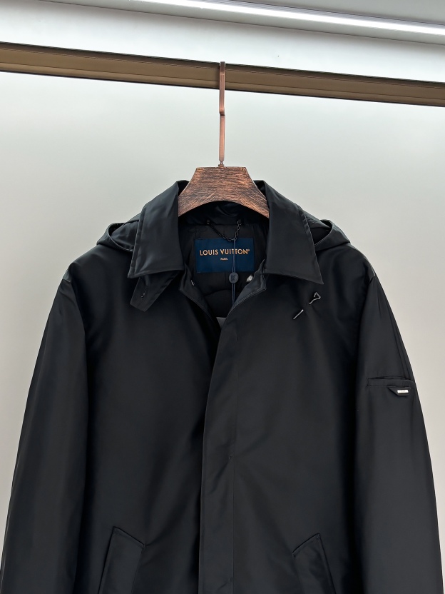 ルイ・ヴィトン「Louis Vuitton」24 FW秋冬新作ブラックナイロン素材取り外し可能な連帽ダウン