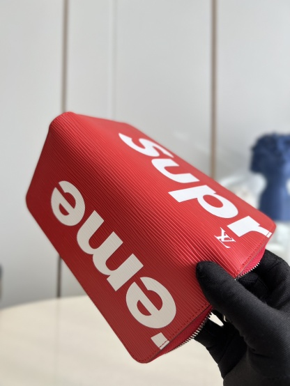 ルイ・ヴィトン「Louis Vuitton」LV ✕ Supreme コラボ ジッピー･ウォレット