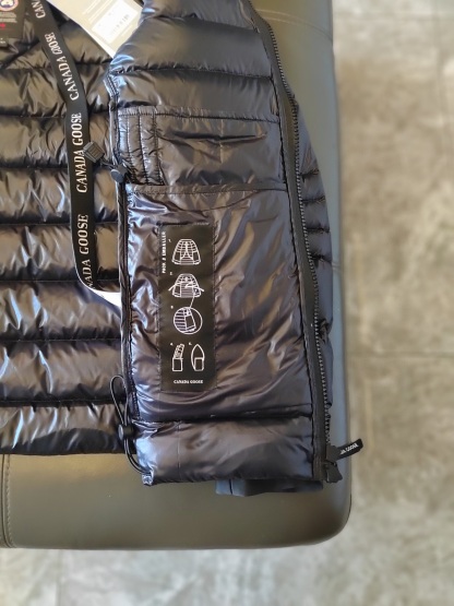 カナダグース「Canada Goose」ユニセックス ライトウェイトダウンジャケット