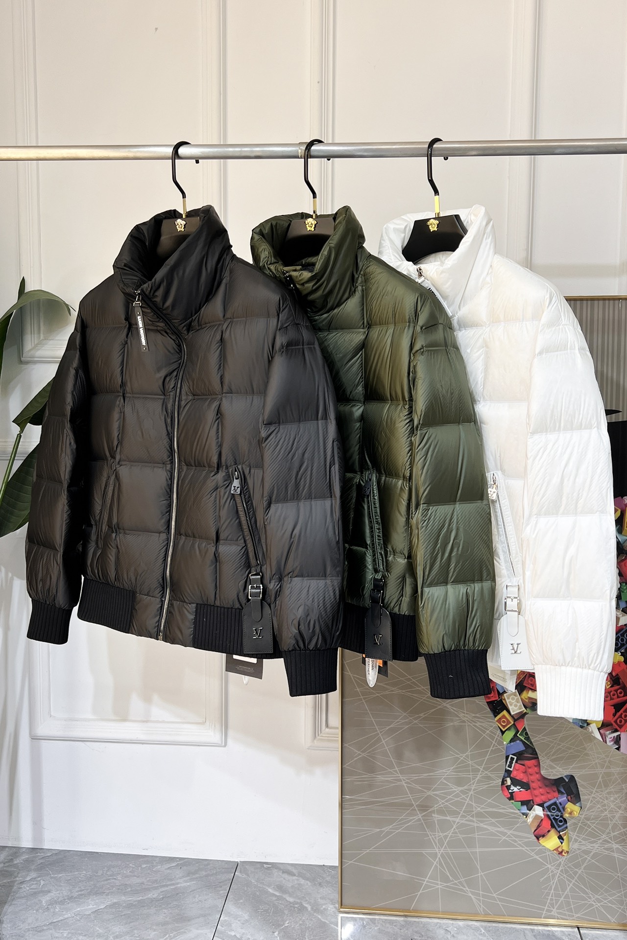ルイ・ヴィトン「Louis Vuitton」‌ MONOGRAM PILLOW ダウンジャケット