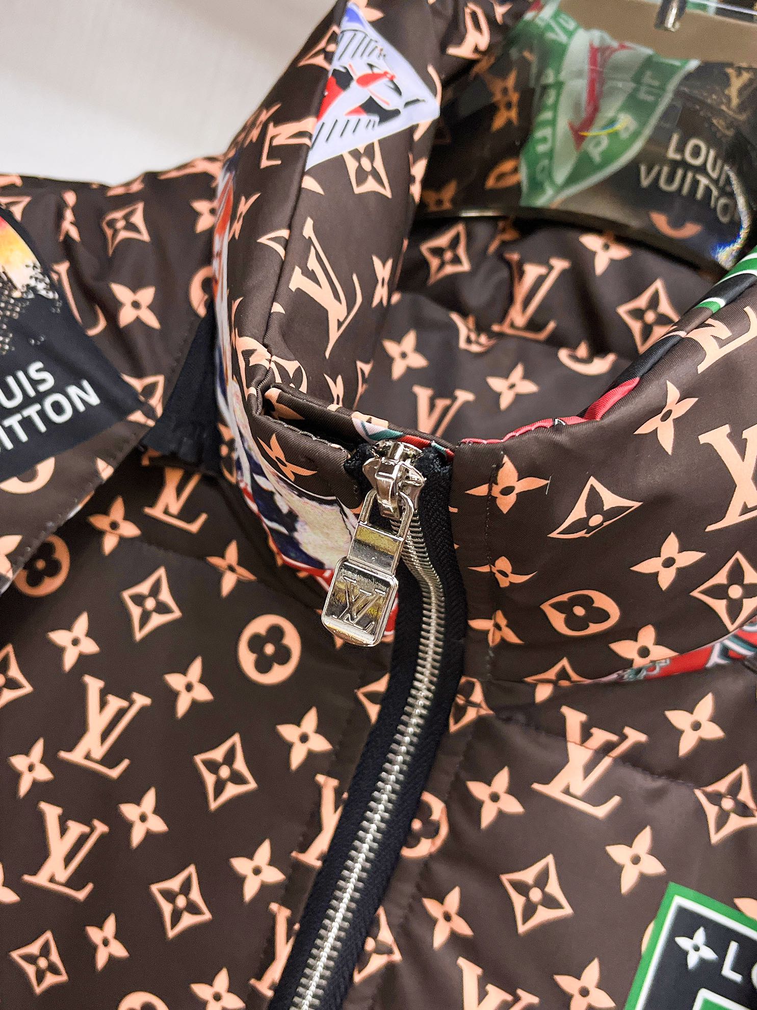 ルイ・ヴィトン「Louis Vuitton」‌ MONOGRAM PILLOW ダウンジャケット