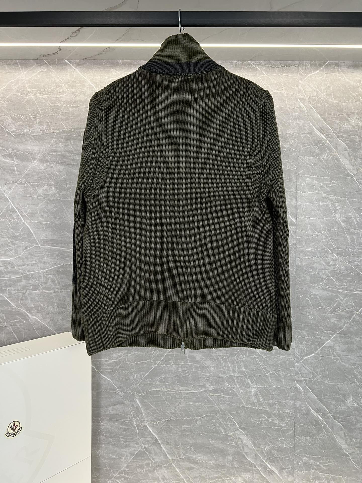 カナダグース「Canada Goose」Cardigan ストライプニットダウンジャケット