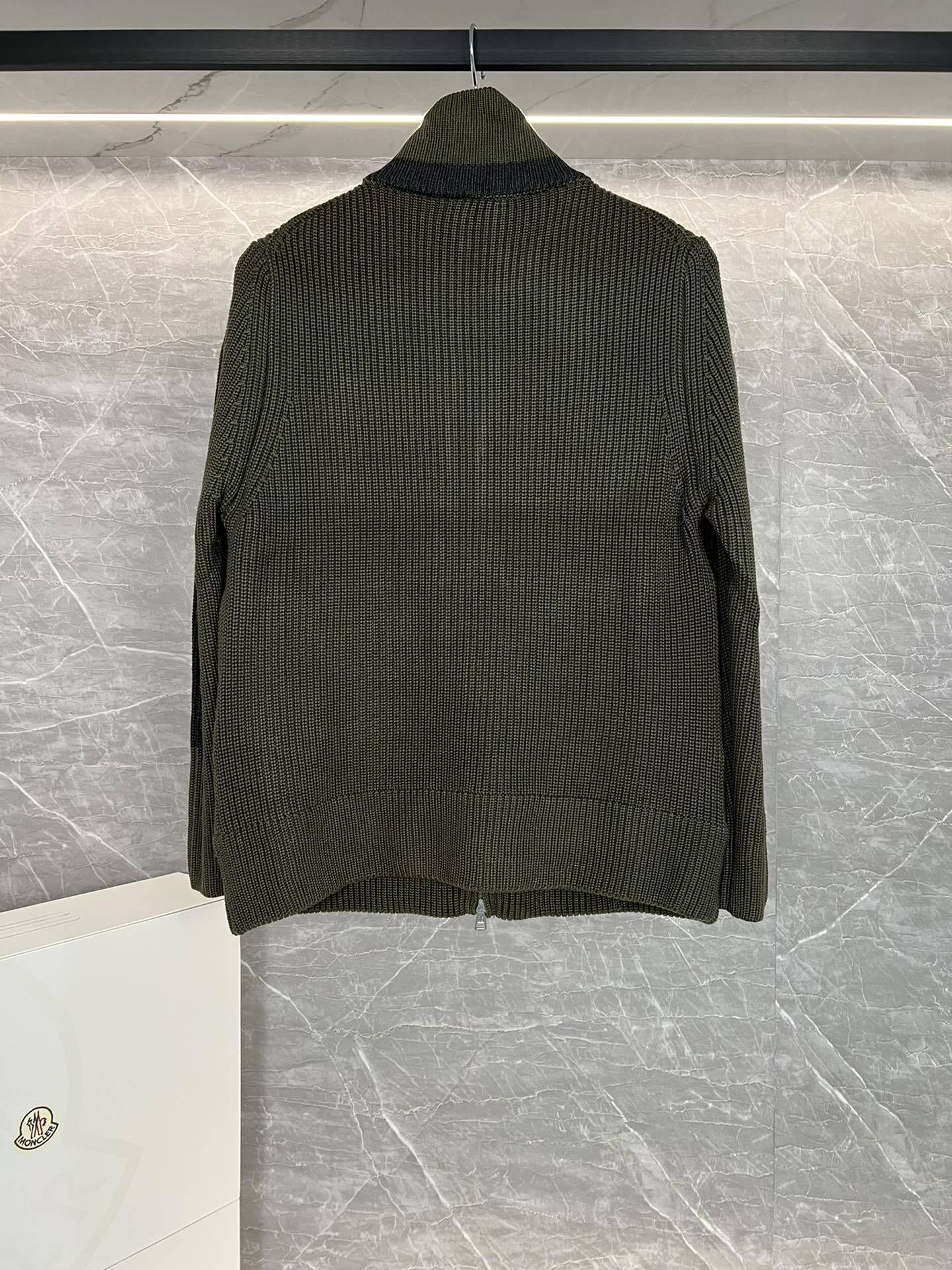 カナダグース「Canada Goose」Cardigan ストライプニットダウンジャケット