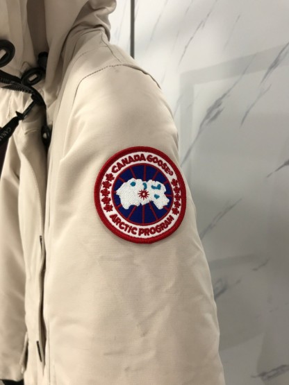 カナダグース「Canada Goose」レディース テールドパーカー