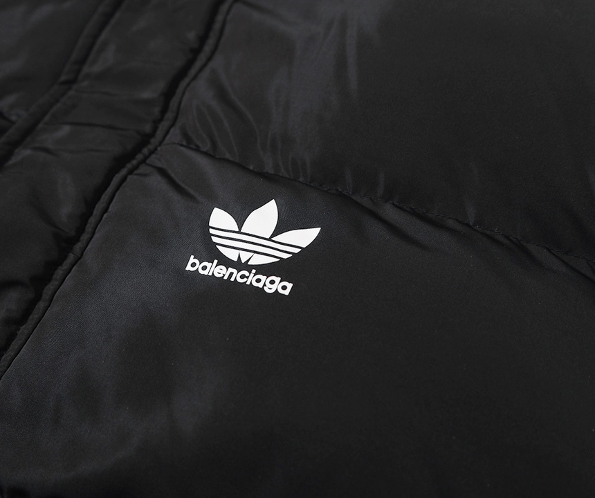 バレンシアガ Balenciaga x Adidas ランウェイ サイドストライプ クルーネック ジャケット-ISETAN PRESTIGE CURATED