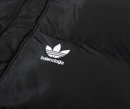 バレンシアガ Balenciaga x Adidas ランウェイ サイドストライプ クルーネック ジャケット-ISETAN PRESTIGE CURATED