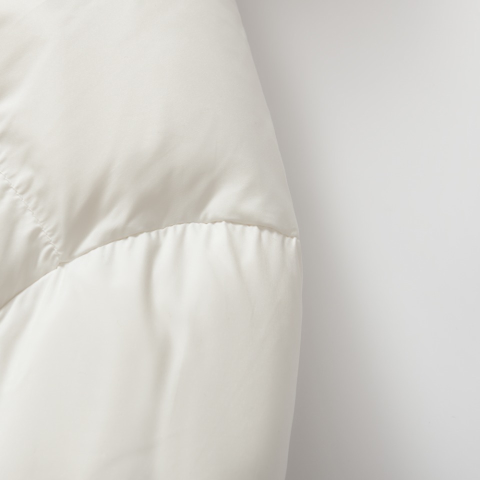 バレンシアガ「Balenciaga」‌フレームシルエットダウンジャケット