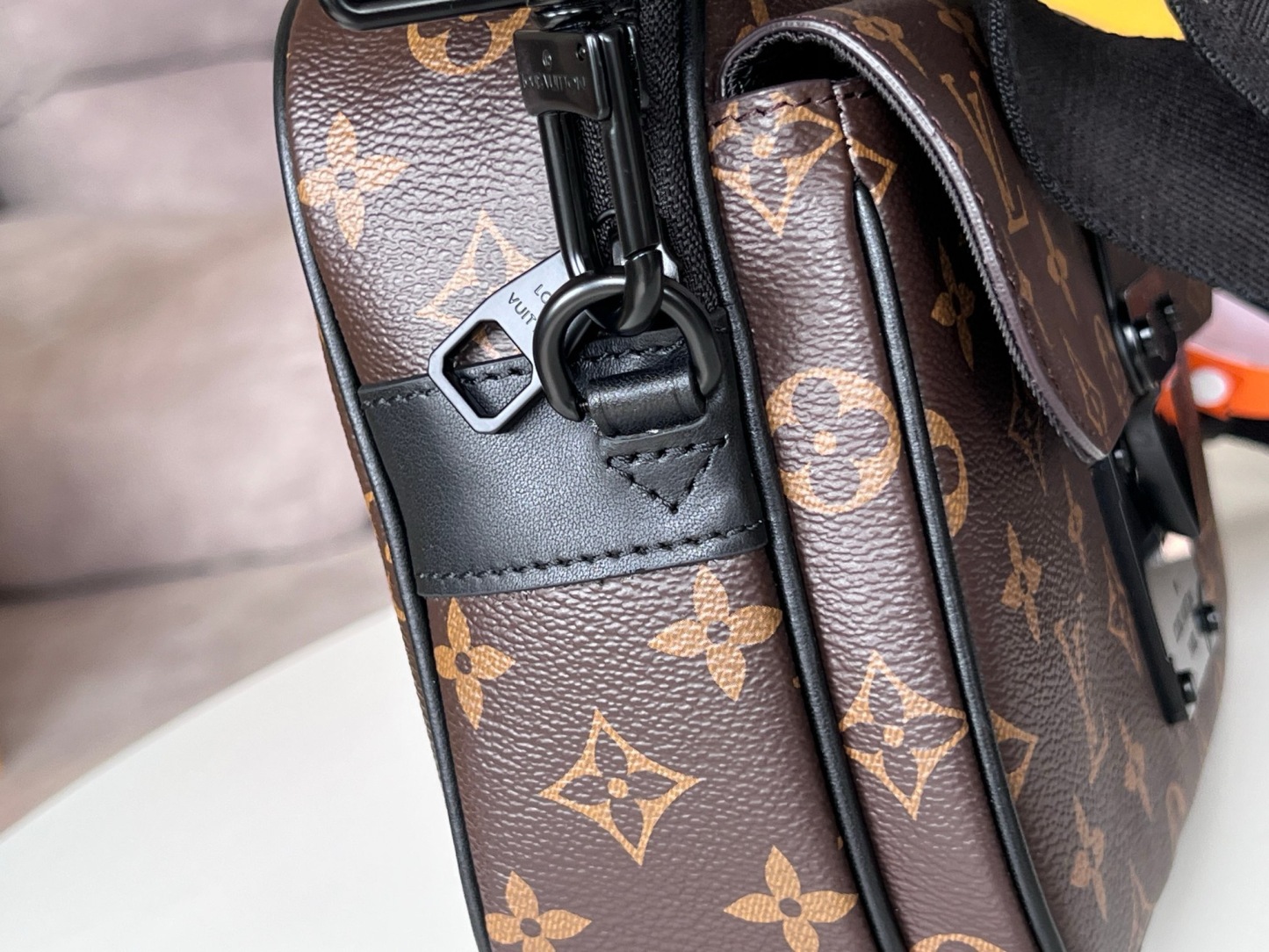 LOUIS VUITTONSロックメッセンジャーバッグm45806