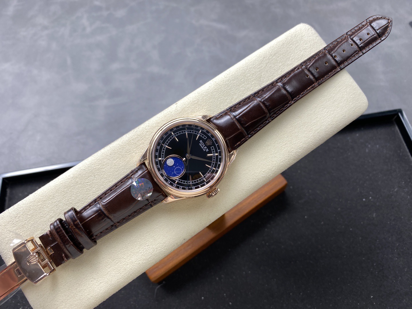 ロレックス［Rolex］チェリーニ ムーンフェイズ モデル — 月のリズムを腕に刻むエレガンス