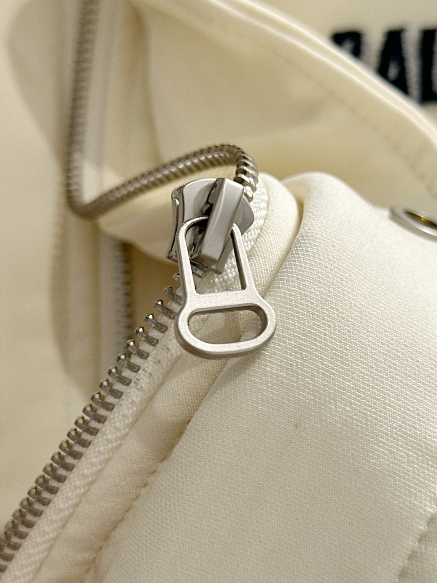 バレンシアガ「Balenciaga」‌2024秋冬最新バーチカルネックダウンジャケット