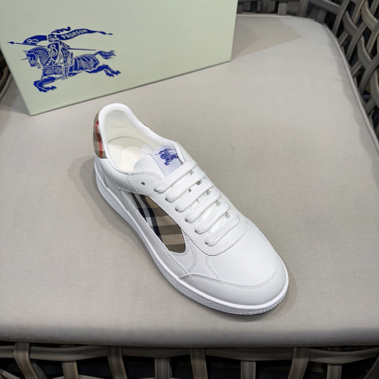 バーバリー「Burberry」TBクラシック ロー メンズ クラシック ローカット スニーカー