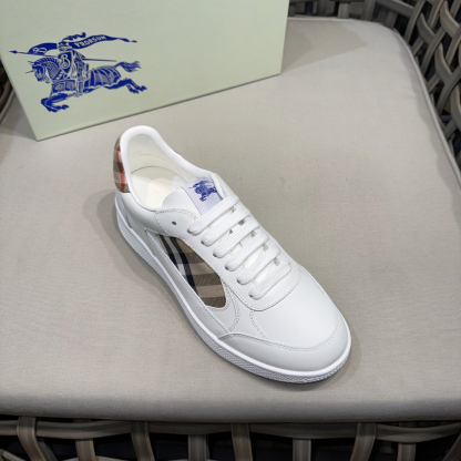 バーバリー「Burberry」TBクラシック ロー メンズ クラシック ローカット スニーカー