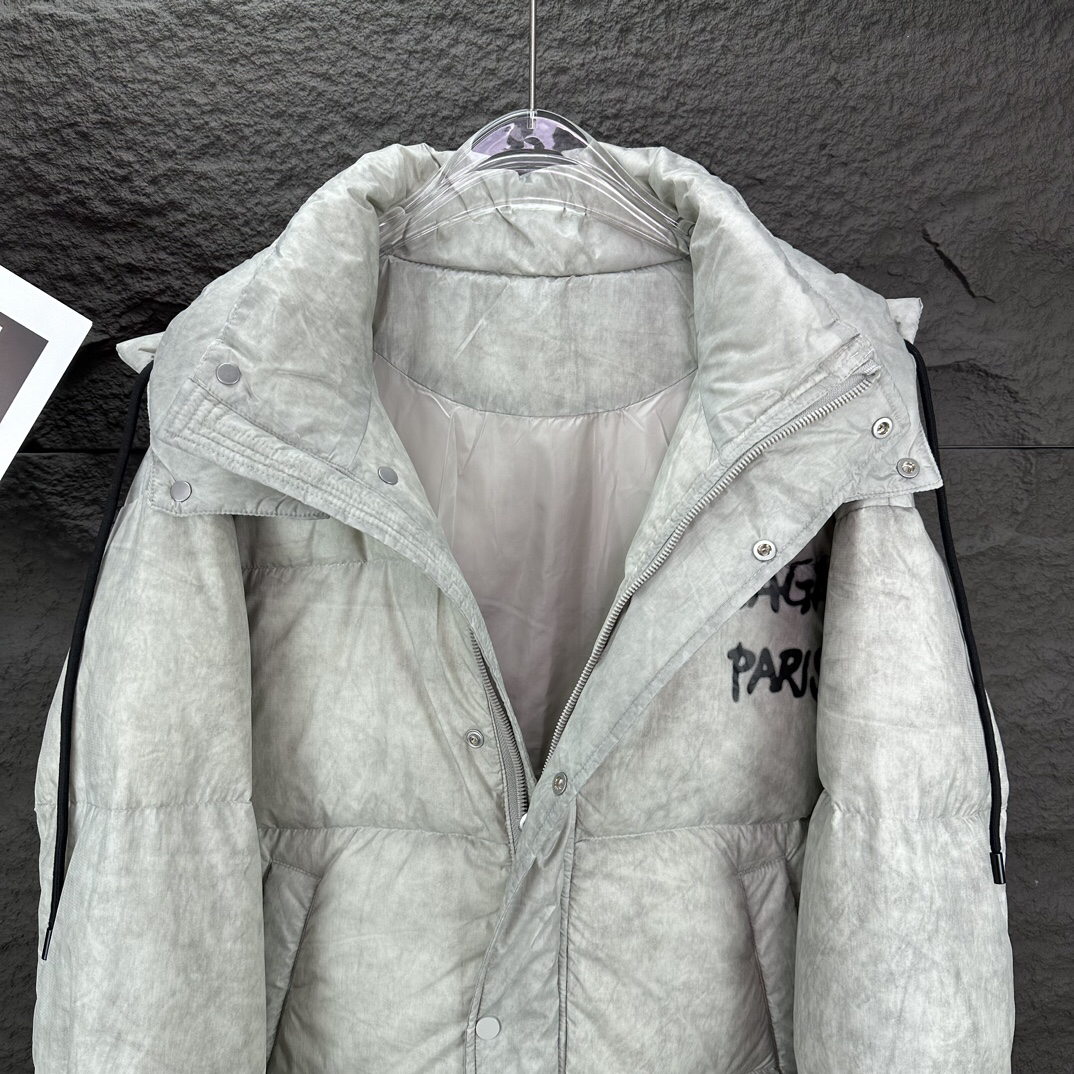 バレンシアガ「Balenciaga」‌2024秋冬最新ダウンジャケット